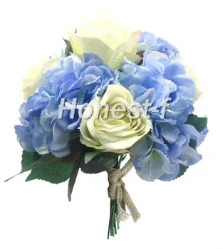 Букетик от Изкуствени Копринени Цветя, ръчно изработени с 4 глави хортензия и 5 глави Рози, Булчински Сватбена (синьо и бяло)